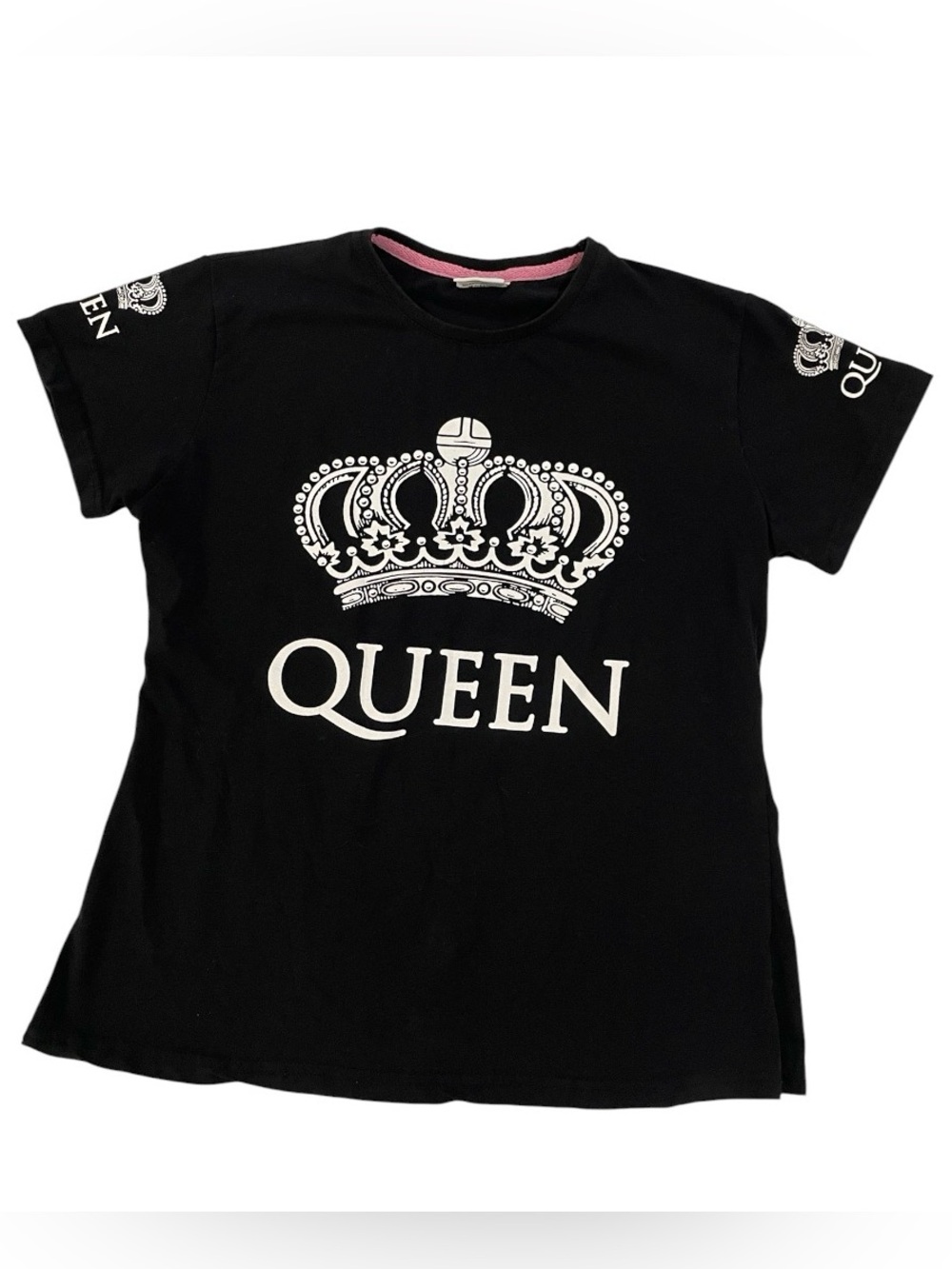 QUEEN Women’s Black Graphic Tee